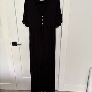 Elegant Black Maxi Dress